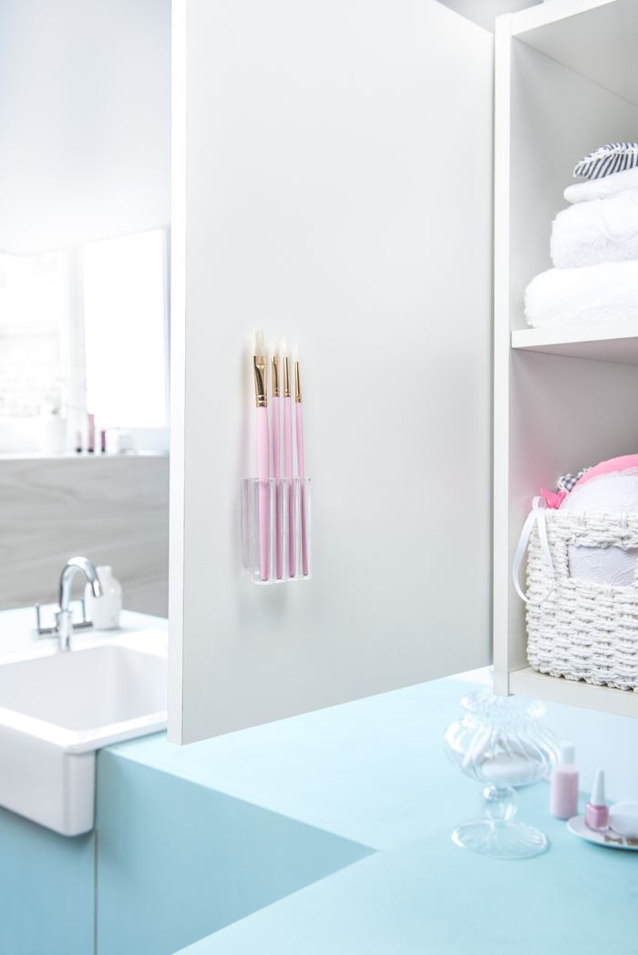 Porta pinceles mural de maquillaje 2 Compactor