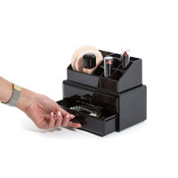 Cofre negro para maquillaje y joyas